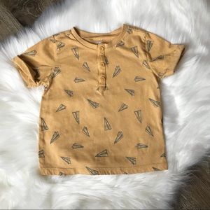 Paper airplanes graphic tee